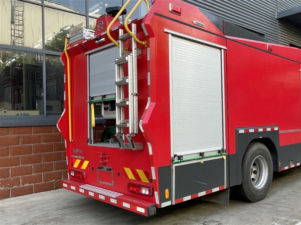 重汽豪沃后雙橋水罐消防車(16噸)圖片